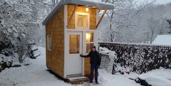 Подросток построил свой собственный мини-дом на заднем дворе. Загляните туда и вы останетесь в восторге!