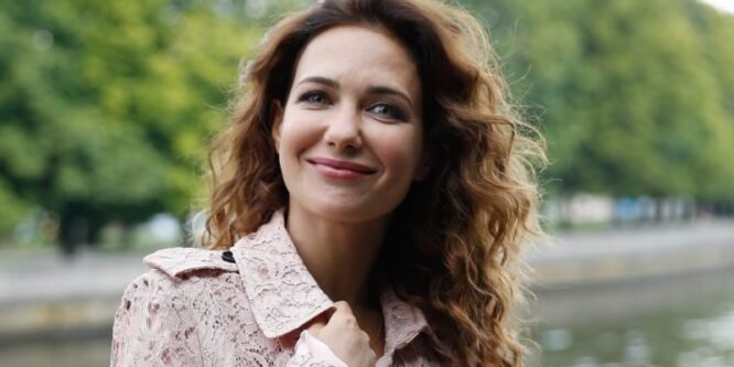 «Довольно необычная семья»: Екатерина Климова вышла на публику со всеми своими детьми