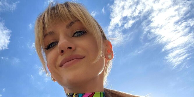 «Немного передула»: Леся Никитюк похвасталась привлекательным формами в наряде с глубоким вырезом