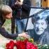 «Громче всех рыдала, гладила его, не могли оторвать от гроба»: Кто молодая женщина возле гроба Краско